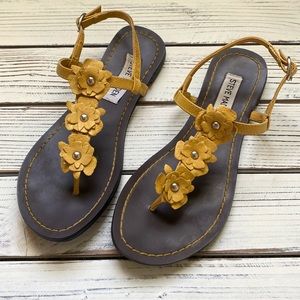 Steve Madden P-Mazzi Leather T-Strap Flowers Yellow Sandals